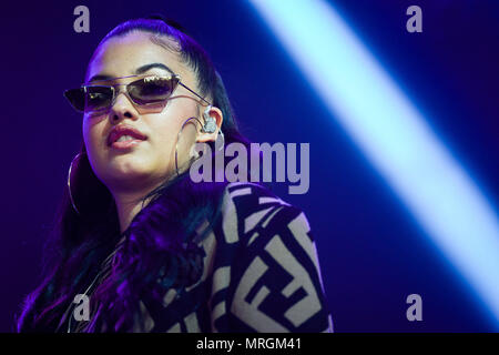 Mabel effectue au cours de la première journée de BBC Radio 1's plus grand week-end à Singleton park, Swansea. Banque D'Images