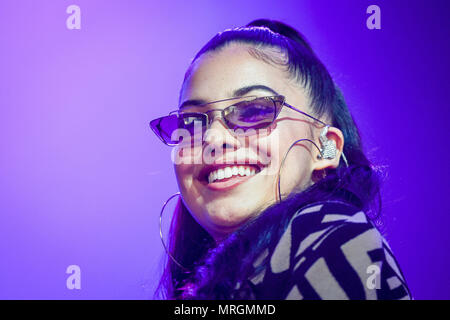 Mabel effectue au cours de la première journée de BBC Radio 1's plus grand week-end à Singleton park, Swansea. Banque D'Images