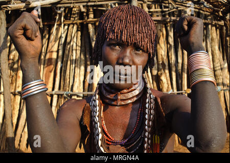 Femme de la tribu Hamer (Éthiopie) Banque D'Images