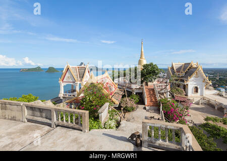 Khao Chong Krajok temple perché, Prachuap Khiri Khan, Thaïlande Banque D'Images