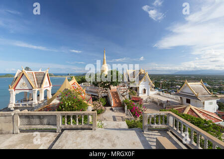 Khao Chong Krajok temple perché, Prachuap Khiri Khan, Thaïlande Banque D'Images