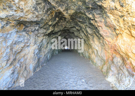 À travers le tunnel de Sutro Baths. Banque D'Images