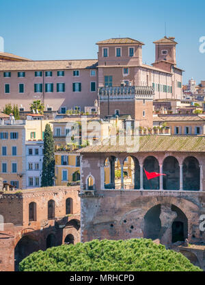 Vue panoramique sur le Marchés de Trajan à partir du monument de Vittorio Emanuele II à Rome, Italie. Banque D'Images