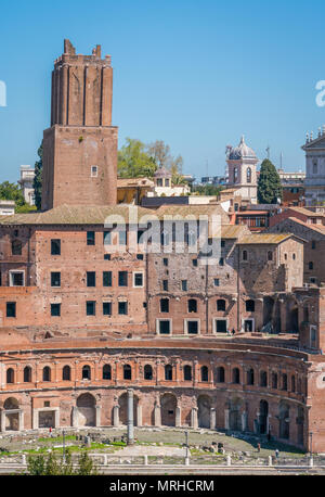 Vue panoramique sur le Marchés de Trajan à partir du monument de Vittorio Emanuele II à Rome, Italie. Banque D'Images