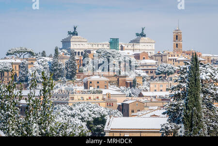 La neige à Rome en février 2018, vue panoramique de l'Orange (jardin Giardino degli Aranci) sur la colline de l'Aventin. Banque D'Images