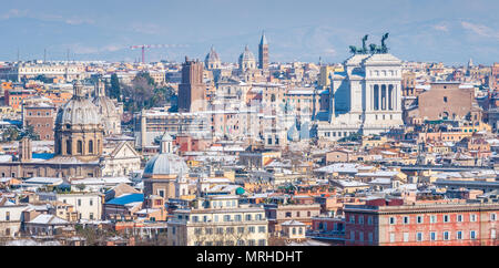 La neige à Rome en février 2018, panorama depuis la colline du Janicule Terrasse. Banque D'Images