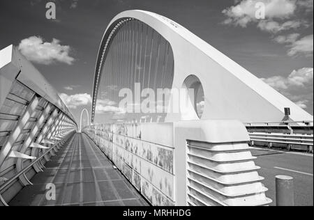 Reggio Emilia - pont voûté moderne par l'architecte Santiago Calatrava Banque D'Images