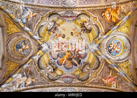 Parme, Italie - 16 avril 2018 : la fresque au plafond avec l'Apothéose de Sainte Lucie à l'église Chiesa di Santa Lucia par Alessandro Baratta (1637-1714). Banque D'Images