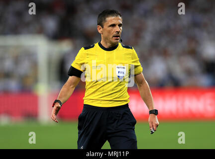 Milorad Mazic Match arbitre lors de la finale de la Ligue des champions au stade Olimpiyskiy NSK, Kiev. Banque D'Images