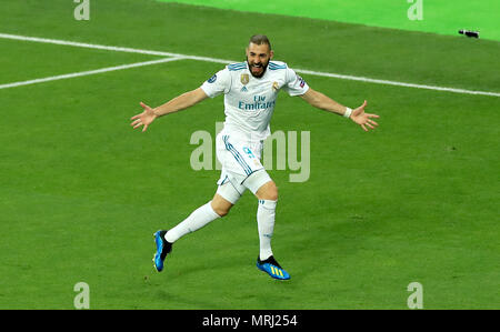 Karim Benzema du Real Madrid fête marquant son premier but de côtés du jeu pendant la finale de la Ligue des champions au stade Olimpiyskiy NSK, Kiev. Banque D'Images