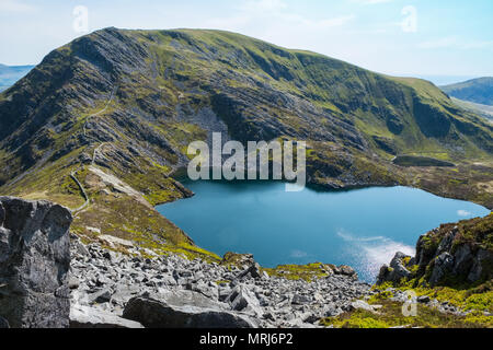 Llyn Hywel et Y Lethr Rhinog de Fach, Pays de Galles, Royaume-Uni Banque D'Images