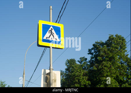 Passage pour piétons road sign Banque D'Images