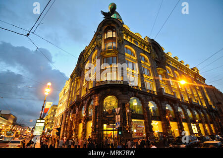 La perspective Nevski : Singer House - Saint Petersburg, Russie Banque D'Images