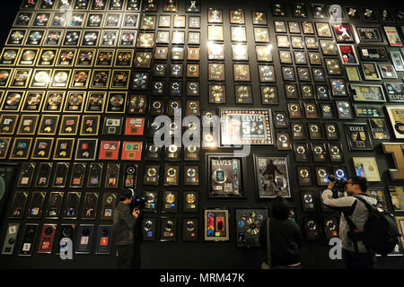 Collection de disques or et platine affichage à l'artiste Elvis Graceland en musée carrière la maison d'Elvis Presley.Memphis.Montana.USA Banque D'Images