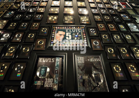 R&Atilde;&copy;sultat de recherche d'images pour "mur des disques d'or d'elvis graceland"