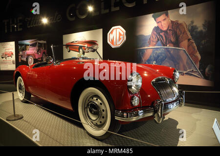 Elvis Presley's red MG Voiture de sport afficher en Presley Motors Automobile Museum dans le Graceland d'Elvis Presley accueil.Memphis Tennessee.USA Banque D'Images