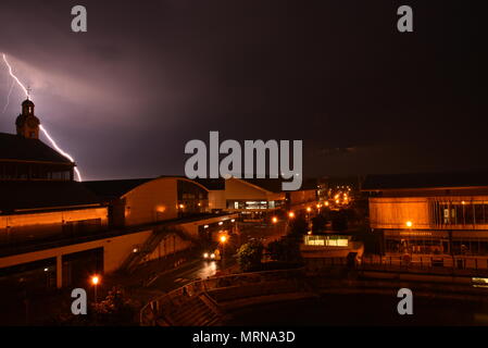 Chatham, Kent, UK, 27 mai 2018 vacances de banque tempête frappe le sud-est de l'Angleterre avec de multiples éclairs Crédit : Stuart bingham/Alamy Live News Banque D'Images