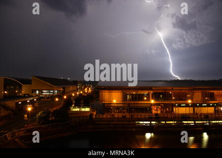 Chatham, Kent, UK, 27 mai 2018 vacances de banque tempête frappe le sud-est de l'Angleterre avec de multiples éclairs Crédit : Stuart bingham/Alamy Live News Banque D'Images