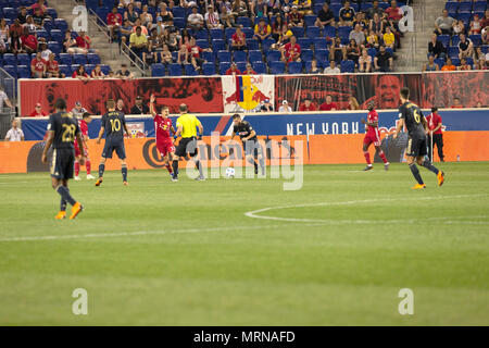 Harrison, NJ - 26 mai 2018 : Keegan Rosenberry (12) de l'Union de Philadelphie à des contrôles pendant les match contre MLS New York Red Bulls au Red Bull Arena Jeu terminé en tirer 0 - 0 Crédit : lev radin/Alamy Live News Banque D'Images