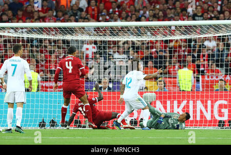 Kiev, Ukraine. 26 mai, 2018. Sadio Mane de Liverpool marque un but lors de la finale de la Ligue des champions de 2018 match contre le Real Madrid au Stade Olimpiyskiy NSC à Kiev, Ukraine. Le Real Madrid a gagné 3-1. Crédit : Oleksandr Prykhodko/Alamy Live News Banque D'Images