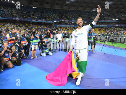 26 mai 2018, l'Ukraine, Kiev : finale de la Ligue des Champions, football, Real Madrid vs FC Liverpool au Complexe sportif national Olimpiyskiy. Real Sergio Ramos célèbre. Photo : Ina Fassbender/dpa dpa : Crédit photo alliance/Alamy Live News Banque D'Images