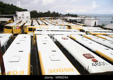 Salvador, Brésil. 23 mai, 2018. La flotte de bus diminue avec la grève des camionneurs. Credit : Mauro Akin Nassor/FotoArena/Alamy Live News Banque D'Images