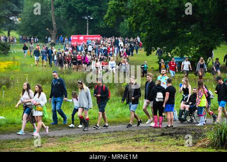 Swansea, Pays de Galles, Royaume-Uni. 27 mai 2018. Goesr arriva au Festival Radio One plus grand festival week-end à SWANSEA Singleton du parc. La Radio un plus grand week-end a débuté l'été, saison des festivals, qui a vu des milliers troupeau à Swansea, dans le sud du Pays de Galles, Royaume-Uni sur le week-end férié de regarder de tels actes, Ed Sheeran, Sam Smith, Rita Ora et Taylor Swift. Crédit : Robert Melen/Alamy Live News Banque D'Images