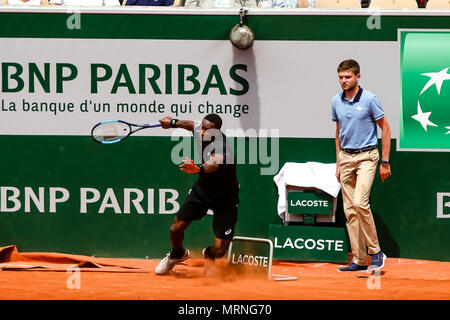 Paris, France. 27 mai, 2018. Gaël Monfils de France au cours de son 1er match au jour 1 à l'Open de France 2018 à Roland Garros. Crédit : Frank Molter/Alamy Live News Banque D'Images