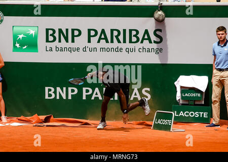 Paris, France. 27 mai, 2018. Gaël Monfils de France au cours de son 1er match au jour 1 à l'Open de France 2018 à Roland Garros. Crédit : Frank Molter/Alamy Live News Banque D'Images