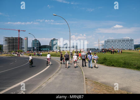 Berlin, Allemagne - le 27 mai 2018 : contre-manifestation contre la démonstration de l'AFD / Alternative pour l'Allemagne (allemand : Alternative für Deutschland, AfD), une droite de parti politique d'extrême droite en Allemagne. Credit : hanohiki/Alamy Live News Banque D'Images