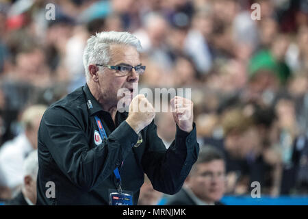 27 mai 2018, l'Allemagne, Cologne : finale de la Ligue des champions de handball, HBC Nantes vs Montpellier HB à la Lanxess Arena : Nantes Coach Thierry Anti des gestes. Photo : Federico Gambarini/dpa Banque D'Images