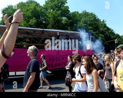 Berlin, Allemagne. 27 mai, 2018. "L'AfD wegbassen' - Démo anti-nazis, Berlin, dimanche, 27.5.2018 | Conditions de crédit dans le monde entier : dpa/Alamy Live News Banque D'Images