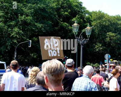 Berlin, Allemagne. 27 mai, 2018. "L'AfD wegbassen' - Démo anti-nazis, Berlin, dimanche, 27.5.2018 | Conditions de crédit dans le monde entier : dpa/Alamy Live News Banque D'Images