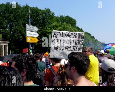 Berlin, Allemagne. 27 mai, 2018. "L'AfD wegbassen' - Démo anti-nazis, Berlin, dimanche, 27.5.2018 | Conditions de crédit dans le monde entier : dpa/Alamy Live News Banque D'Images