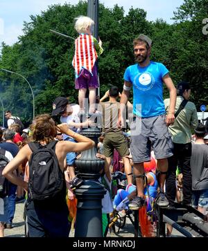 Berlin, Allemagne. 27 mai, 2018. "L'AfD wegbassen' - Démo anti-nazis, Berlin, dimanche, 27.5.2018 | Conditions de crédit dans le monde entier : dpa/Alamy Live News Banque D'Images