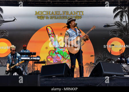 Napa, Californie, le 26 mai 2018, Michael Franti sur le bourrage à l'étape des caves 2018 BottleRock Festival à Napa en Californie, Crédit : Ken Howard/Alamy Live News Banque D'Images