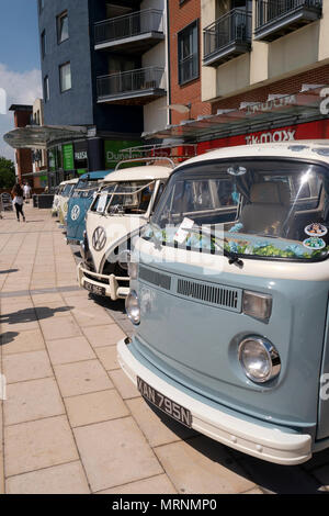 La confiture de prunes annuel à Charleston Town Center avec Vintage VW véhicules attire des visiteurs de partout dans la région de Sussex et au-delà. Banque D'Images