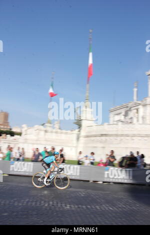 Rome, Italie. 27 mai 2018. Des scènes du Giro d'Italia bicycle race à la Piazza Venezia à Rome Italie Crédit : Gari Wyn Williams/Alamy Live News Banque D'Images