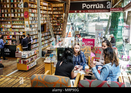 Mexico,Polanco,Hispanic Latin Latino ethnie minoritaire,immigrants,Mexicain,Bosque de Chapultepec parc forestier parque,Libraria Porrua,bookst Banque D'Images