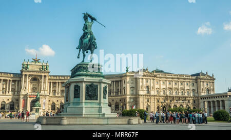 Palais impérial de Hofburg et l'archiduc Charles d'Autriche cheval en bronze statue Banque D'Images