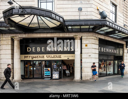 Extérieur et de l'entrée principale du magasin Debenhams dans Argyle Street, Glasgow, Ecosse, avec un signe pour Patisserie Valerie l'intérieur de la boutique. Banque D'Images