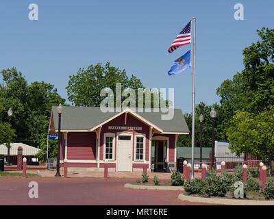 PAULS VALLEY, OKLAHOMA—AOÛT 2017 : le dépôt ferroviaire et le musée du dépôt de Santa Fe ont été restaurés et sont l'un des points de repère de la vallée de Pauls. Banque D'Images