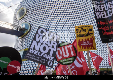 Birmingham, UK. 2 octobre 2016. Plusieurs centaines de manifestants dans les rues de Birmingham pour prendre part à une marche de protestation organisée par l'Oio Banque D'Images