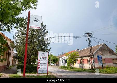 PANCEVO, SERBIE - le 19 mai 2018 : Citroen logo sur un signe d'un concessionnaire de la marque. Citroen, partie de groupe PSA, est l'un des principaux producteurs automobiles français Banque D'Images