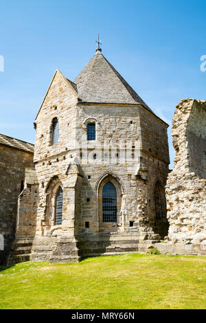 Voir l'abbaye d'Inchcolm sur l'île de Inchcolm dans sur le Firth of Forth en Ecosse, Royaume-Uni, Royaume-Uni Banque D'Images