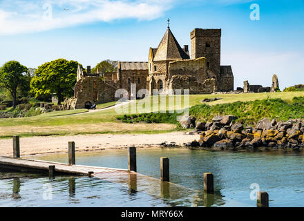 Voir l'abbaye d'Inchcolm sur l'île de Inchcolm dans sur le Firth of Forth en Ecosse, Royaume-Uni, Royaume-Uni Banque D'Images