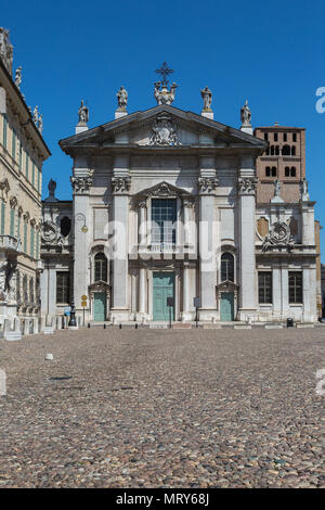 -Mantoue Lombardie, Italie - belle Cathédrale sur la place principale de la ville, Piazza Sordello. Banque D'Images