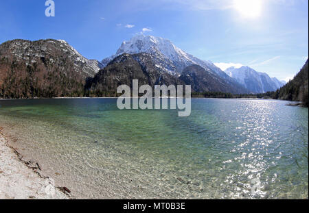 Superbe vue panoramique sur le lac de Predil dans le Nord de l'Italie près de la frontière autrichienne et de la ville de Tarvisio Banque D'Images