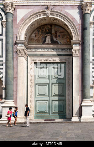 Porte d'entrée de la piazza Santa Maria Novella, Florence,Toscane,Italie Banque D'Images