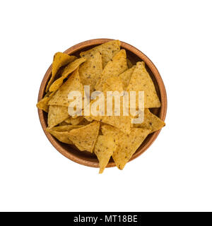 Arrière-plan de tortilla de maïs ou des nachos frits sur un feu ouvert. Isolé sur fond blanc Banque D'Images